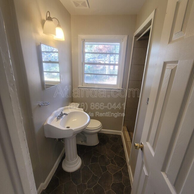 Building Photo - 3728 Loren Dr