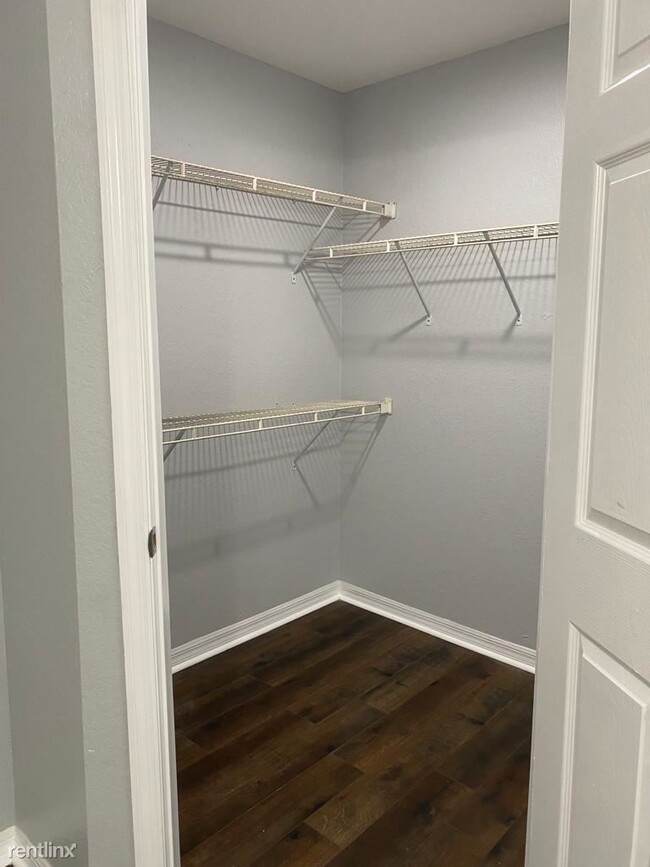 Building Photo - 1 br, 1 bath Condo - 8849 Latrec Avenue 4212