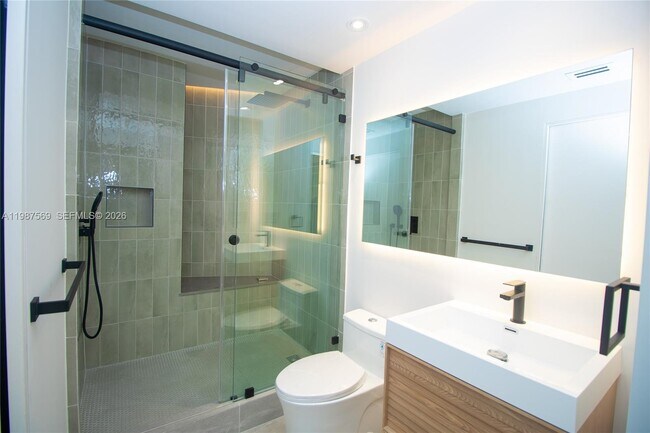 Building Photo - 2899 Collins Ave