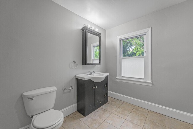 Building Photo - 9 E Basin St