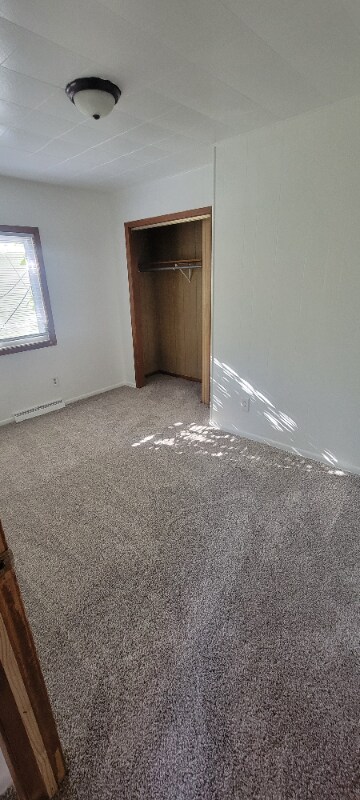 Building Photo - 867 W 5th St