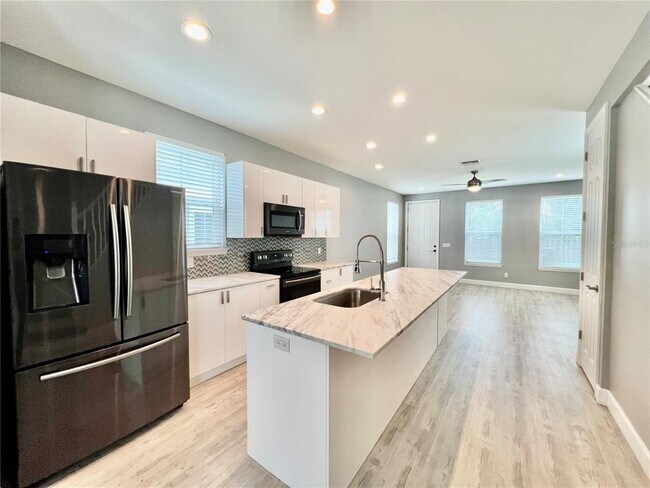 Building Photo - 2213 E 11th Ave