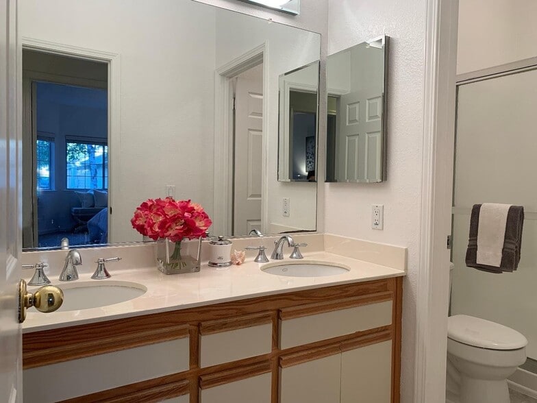 Bathroom - 929 Lake Tahoe Ct