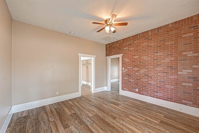 Building Photo - 406 Woodward St