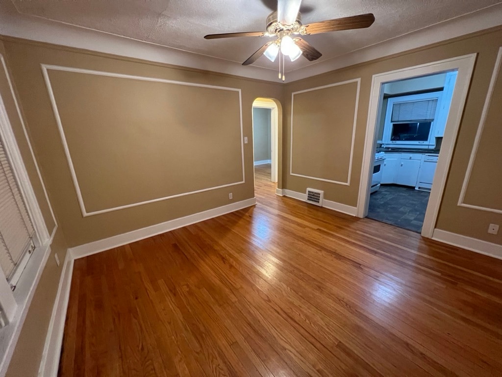 Dining room to kitchen and bedrooms - 164 Jewell St