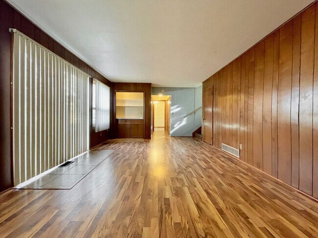 Building Photo - 5366 Effingham Dr SE