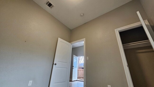 Building Photo - 2115 Glenwood Ln