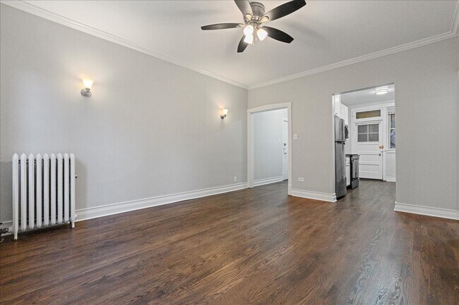 Building Photo - 905 W Altgeld St