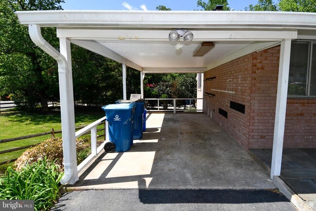 Building Photo - 4842 Randolph Dr