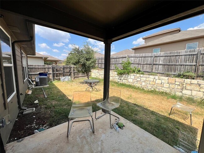 Building Photo - 3412 Couch Dr