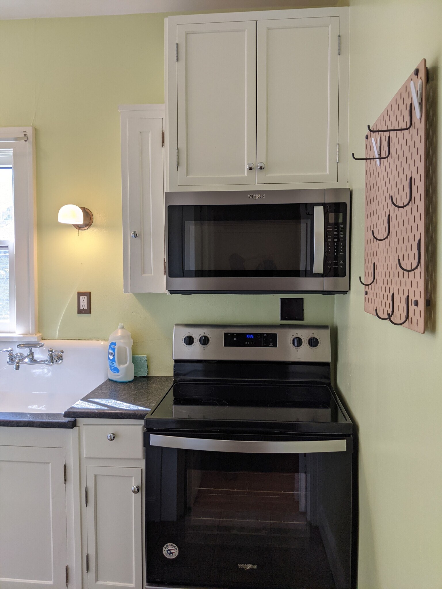 Kitchen oven, range and microwave - 221 NW 28th St