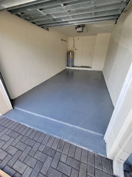 Building Photo - 1135 NE 3rd Ave