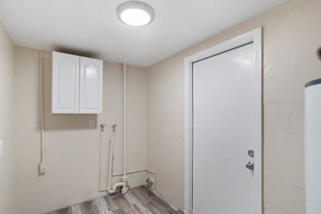 Building Photo - Spacious 4bdrm/1bath House ** $1,945.00 ** Section 8 OK ****