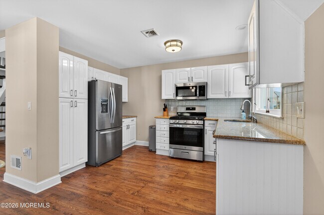 Building Photo - 13 Clearwater Way