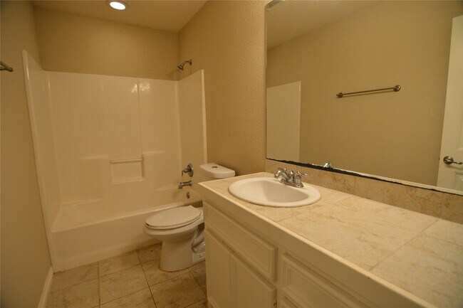 Building Photo - 105 Cove Pl Ct