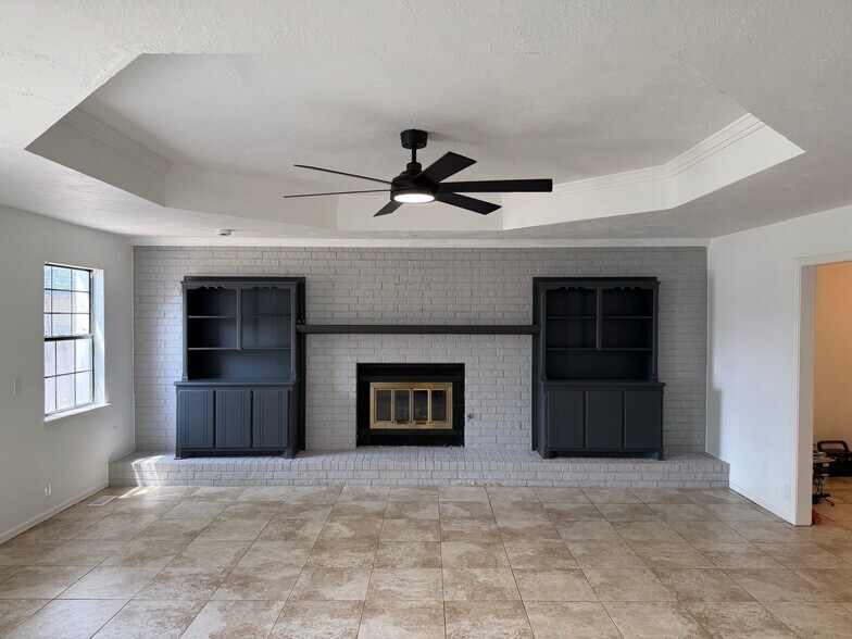 Building Photo - 2116 Tanglewood Dr