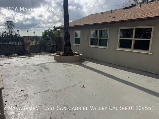 Building Photo - 2936 N Marengo Ave