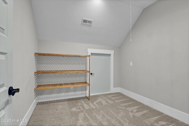 Building Photo - 856 Bedminister Ln