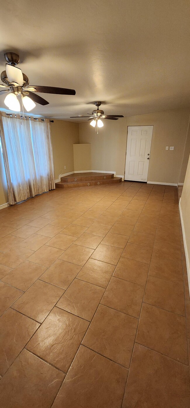 Building Photo - 2126 E Hidalgo Vista