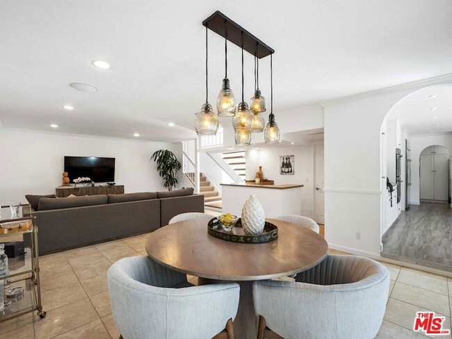 Building Photo - 2898 Woodwardia Dr