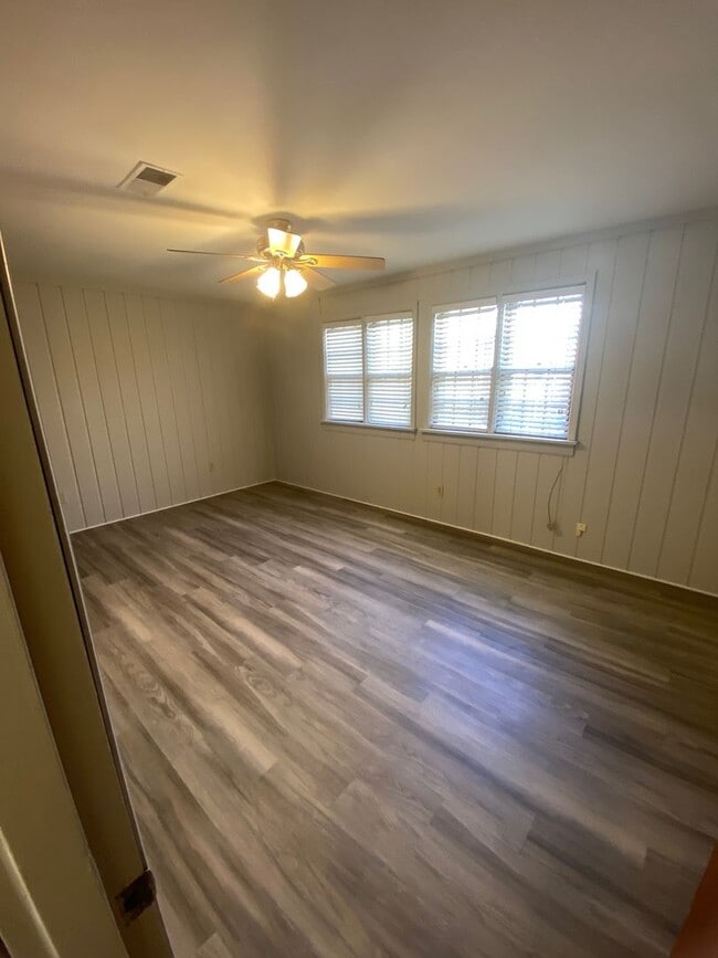 Building Photo - 722 Holly St