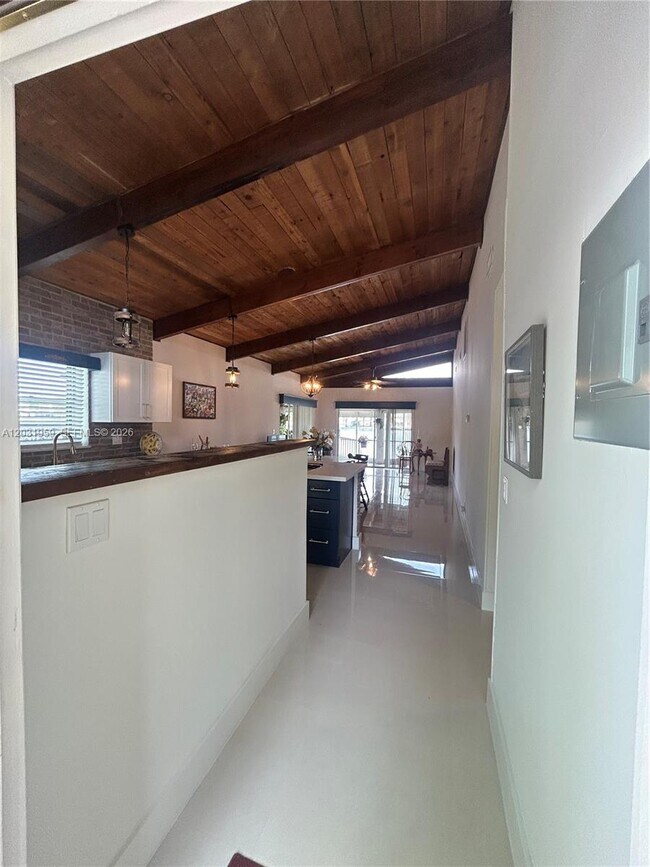 Building Photo - 322 Briarwood Cir