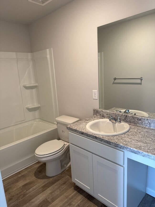 Building Photo - Three Bedroom | Two and a Half Bath Townhome in Driftwood | Lincoln Schools!