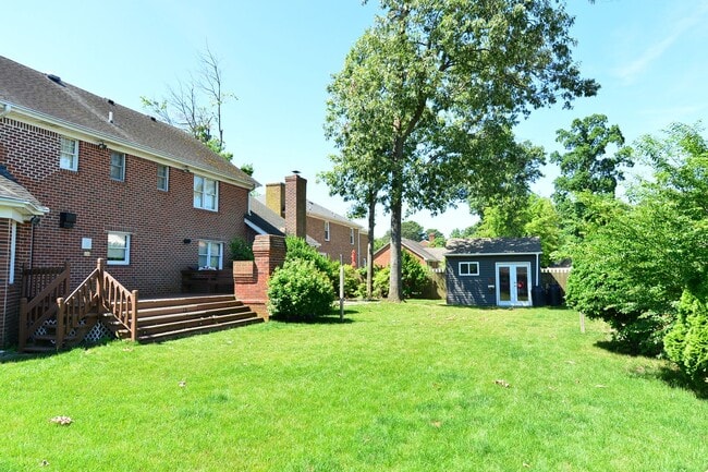 Building Photo - Custom Built brick Manor close to airport ...