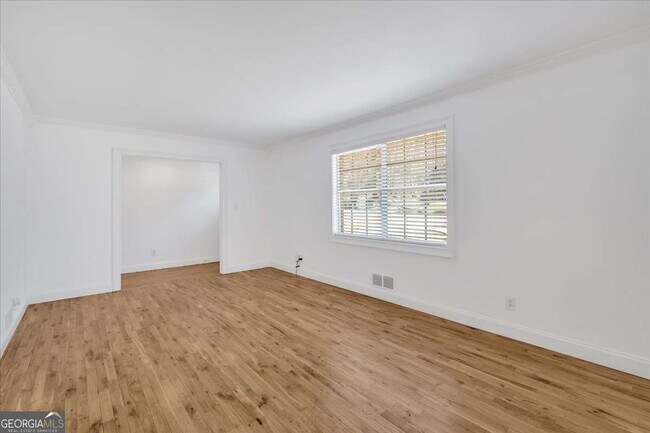 Building Photo - 3819 Dora Dr SE