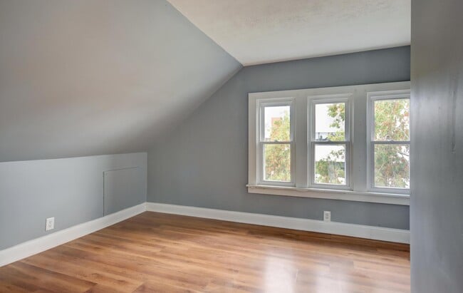 Building Photo - 1515 Hawthorne Ave