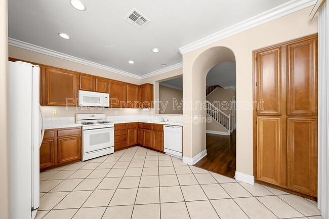 Building Photo - 6223 Avenida De Las Vistas