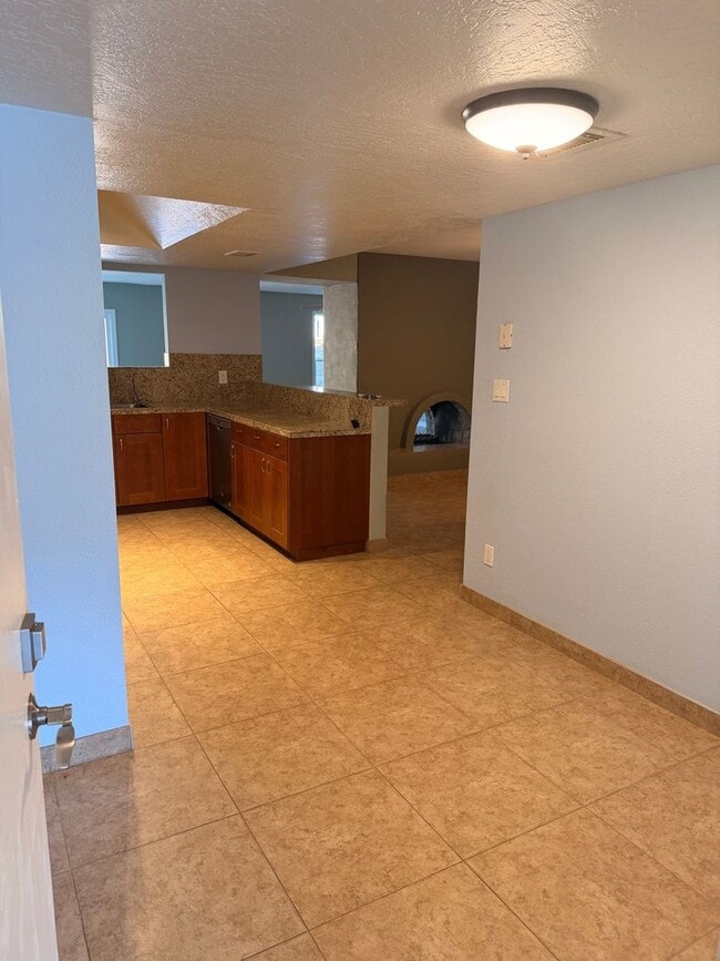 Building Photo - 7850 E Granada Rd