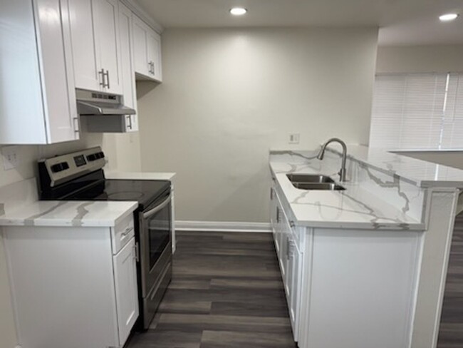 Primary Photo - Upstairs Charming 2- bedroom condo