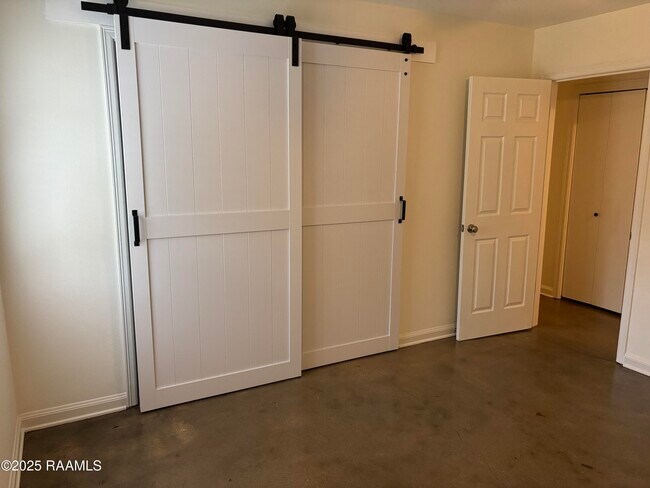 Building Photo - 105 San Carlos Cir