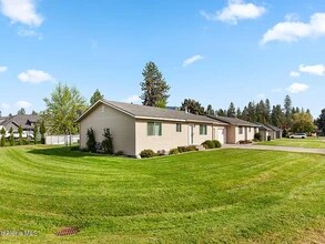 Building Photo - 9978 N Sunview Ln