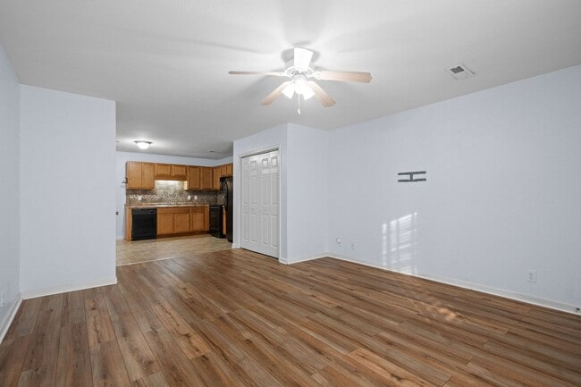 Building Photo - 504 Luxury Dr