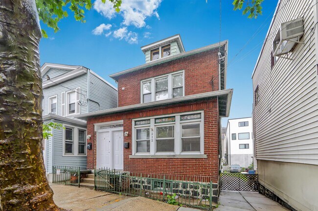 Building Photo - 212 69th St