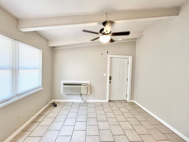 Building Photo - 2222 Zabel Dr