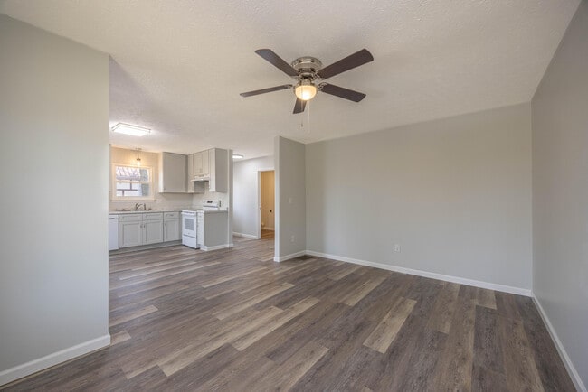 Building Photo - 140 Levy Rd