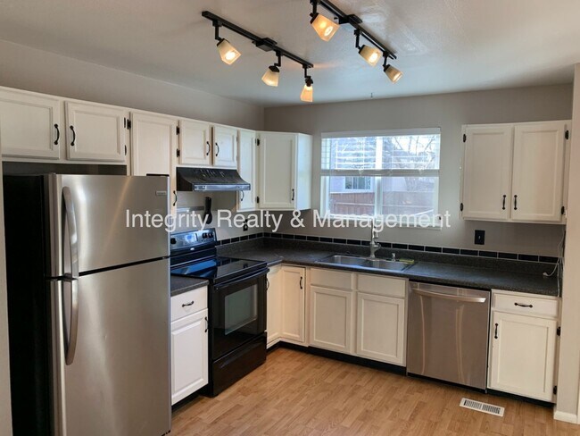 Building Photo - 5605 E Prescott Ave
