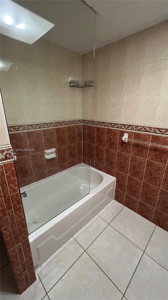 Building Photo - 10000 NW 80th Ct