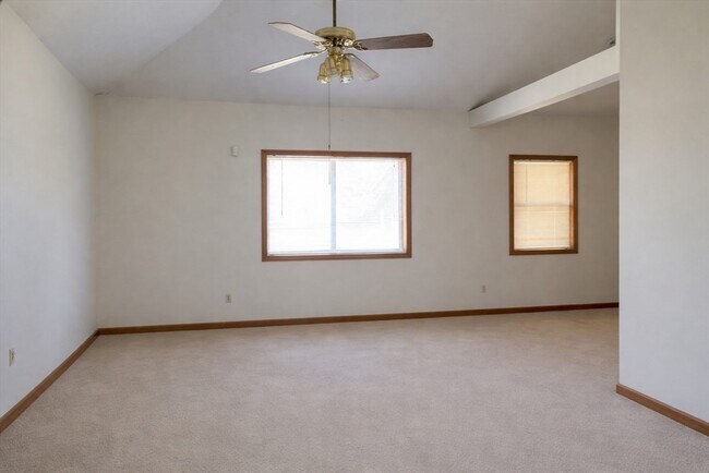 Building Photo - 74 Lakewood St