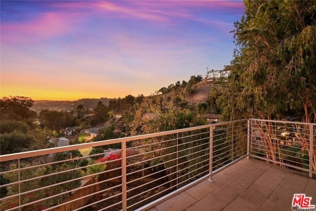 Building Photo - 728 Montecito Dr