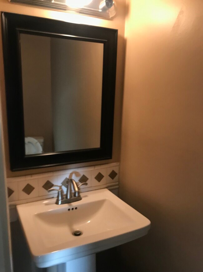 Building Photo - 1191 Heritage Glen Dr