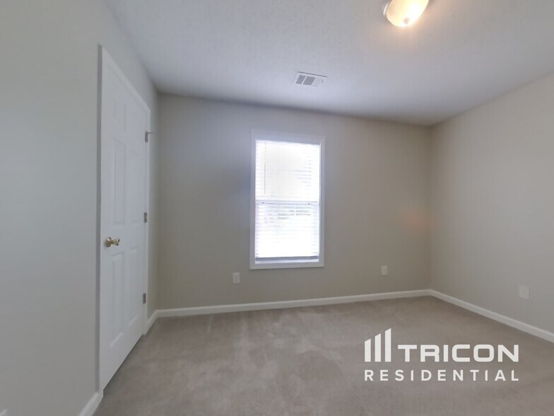 Building Photo - 407 Maple Ridge