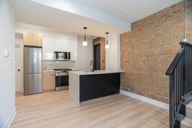 Building Photo - 1041 W Byron St