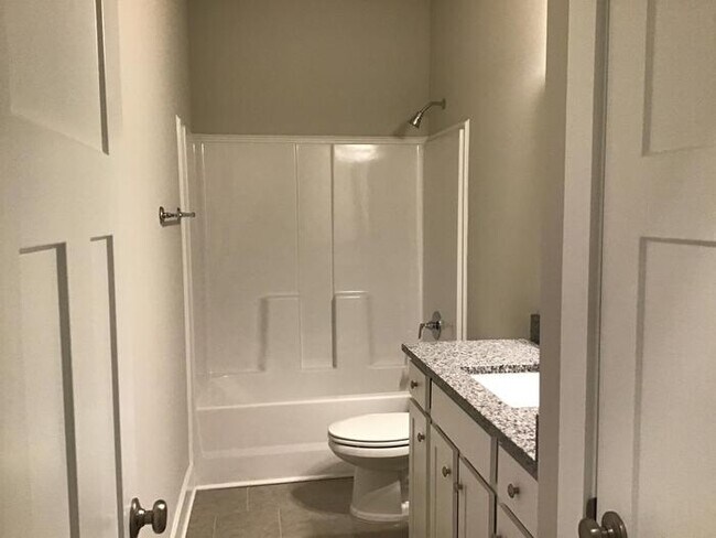 Building Photo - 700 Rivulet Dr SW