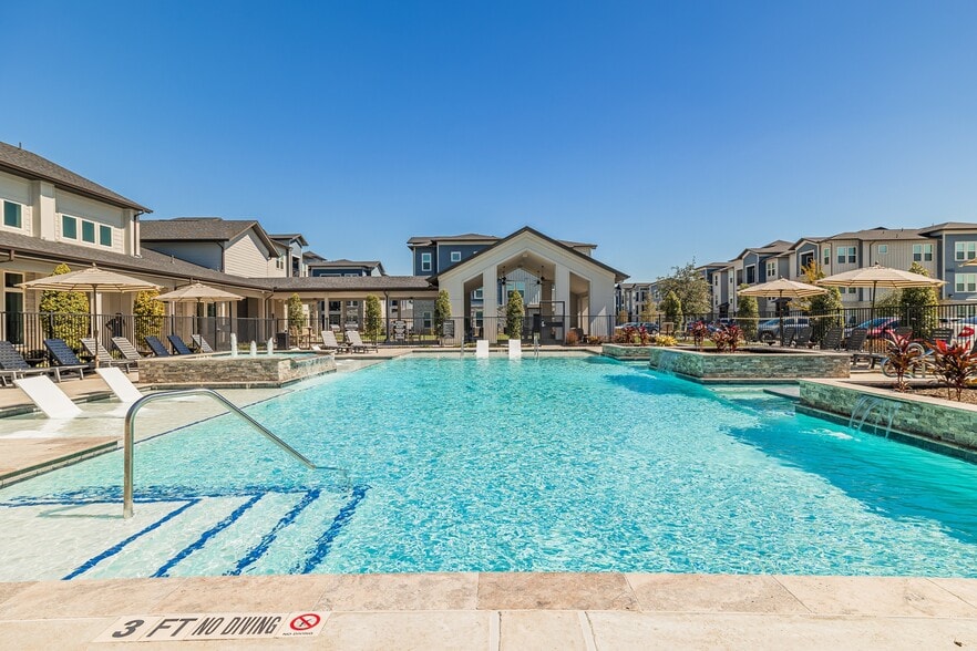 Keegan at Mission Glen Pool - The Keegan at Mission Glen