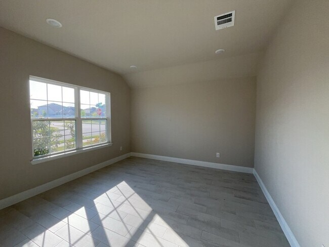 Building Photo - 612 Amenduni Ln
