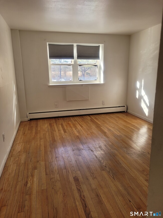 Building Photo - 70 Farmington Ave